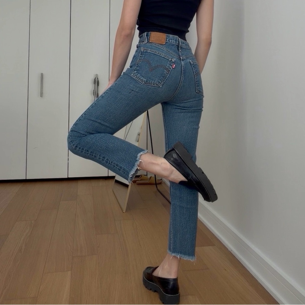Levi's 501 Original Wedgie Straight Ankle jeans in blue denim